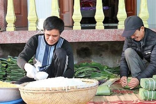 Về Hải Phòng thăm làng gói bánh chưng nào 'hết bay' bánh đó