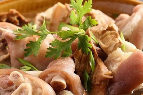 Canh măng - chân giò là món ăn không thể thiếu mỗi dịp Tết đến, chị em muốn nấu ngon cần nằm lòng các thao tác sau đây!