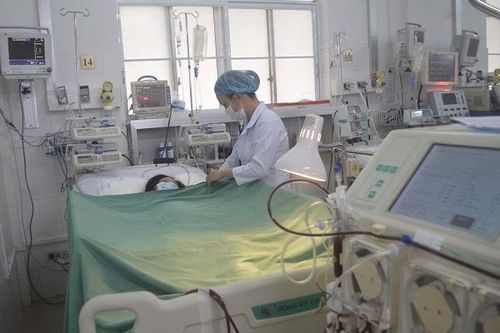 Cứu mẹ, con sản phụ nhau cài răng lược