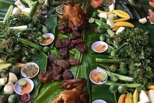 Độc đáo bánh chưng nhân cá suối