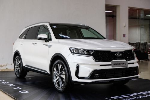 Kia Sorento vượt qua Hyundai Santa Fe về doanh số trong tháng 1