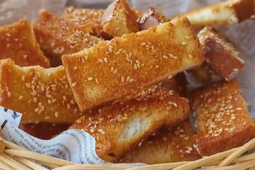 Làm bánh mì nướng mật ong ăn vặt ngày Tết