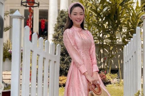 Sao Việt diện áo dài trong ngày đầu năm mới