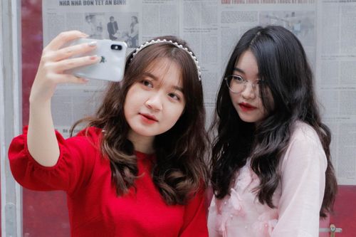 Giới trẻ Hà Nội hào hứng check-in ngày đầu năm mới