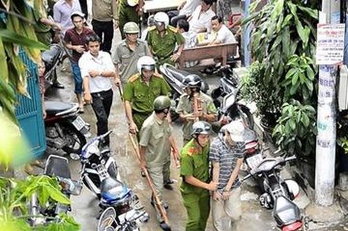 Khởi tố nhóm người hành hung cảnh sát