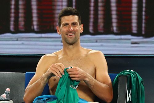 Trận đấu của Djokovic tạm dừng để khán giả về nhà