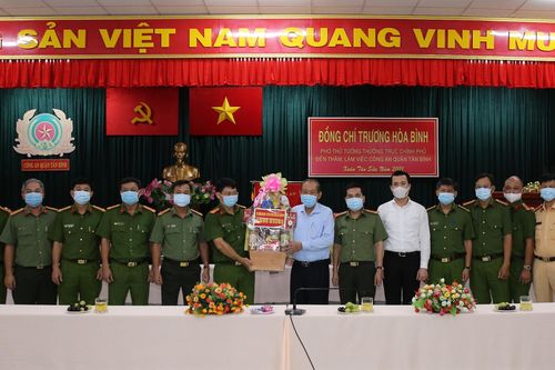 Phó Thủ tướng Thường trực Trương Hòa Bình chúc Tết Công an TPHCM