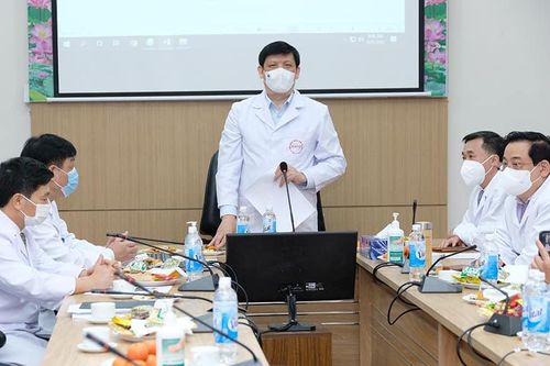 Bộ trưởng Y tế đón giao thừa trực tuyến với các cơ sở điều trị bệnh nhân Covid-19