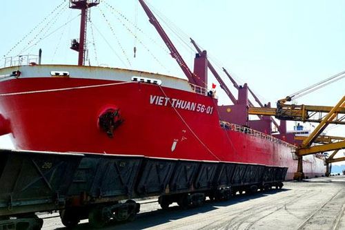 Quảng Ninh xuất tấn than đầu tiên trong ngày đầu năm Tân Sửu