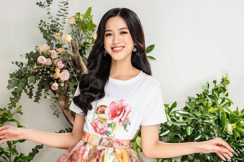 Cùng Hoa hậu Đỗ Thị Hà chọn một bộ váy hoa cho mùa Xuân thêm rực rỡ