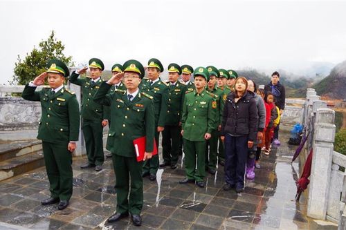Thiêng liêng Lễ chào cờ Tổ quốc đầu Xuân mới