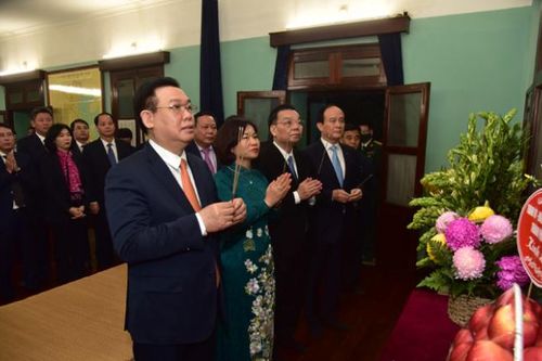 Lãnh đạo Thành phố Hà Nội dâng hương tưởng nhớ Chủ tịch Hồ Chí Minh