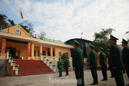 Lễ 'Chào cờ chủ quyền' thiêng liêng ngày đầu năm mới ở nơi biên thùy