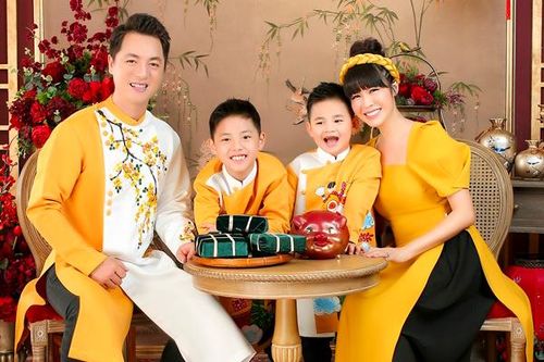 Đăng Khôi, Thủy Anh và 2 con trai diện áo dài rực rỡ
