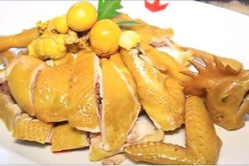 Cách chặt gà đẹp cho bữa cơm ngày Tết thêm bắt mắt