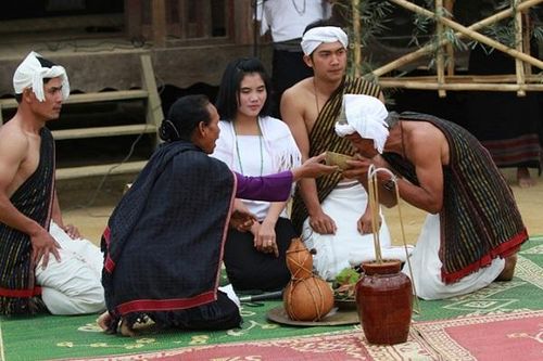 Độc đáo tục 'bắt chồng' ngày Xuân của con gái Tây Nguyên