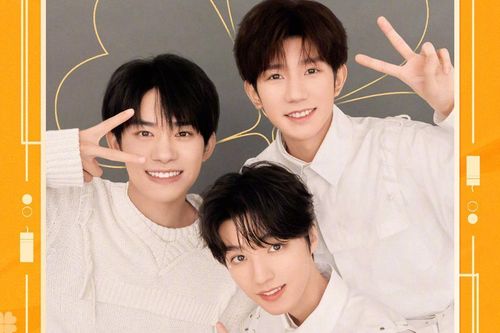 TFBoys phát 'lì xì' ngày Tết, vẫn mãi giữ nguyên động tác truyền thống của nhóm