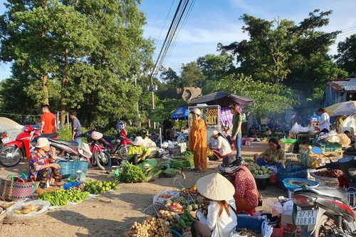 'Chợ mây' trên núi Cấm