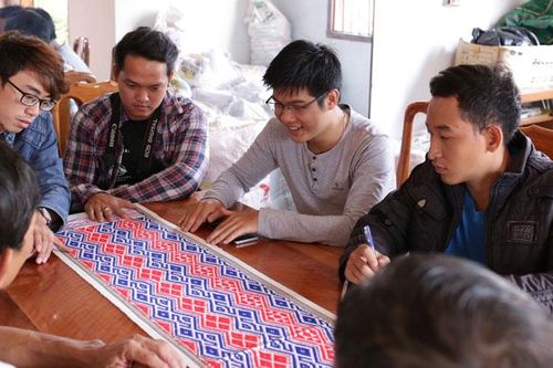 Đưa hoa văn thổ cẩm lên thư viện số
