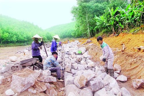 Giúp đồng bào có cuộc sống đủ đầy