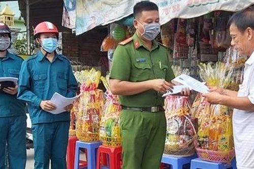 Công an Vĩnh Long tăng cường tuyên truyền quy định sử dụng pháo hoa