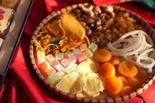 Vì sao cứ Tết đến là người Hà Nội lại có khay mứt mời khách đến chơi?
