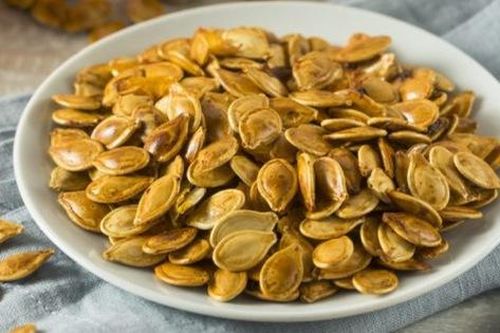 Ăn hạt bí ngô ngày Tết bồi bổ nội tạng, giúp giảm cân nhưng cần lưu ý 4 việc kẻo hại cơ thể