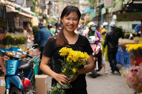 Ở lại TP.HCM làm việc xuyên Tết để nhận lương nhân 3