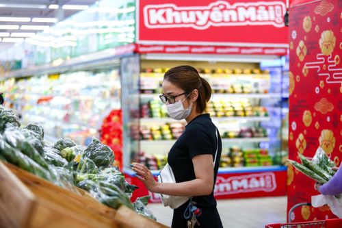 Siêu thị ở TP.HCM vắng khách ngày khai trương