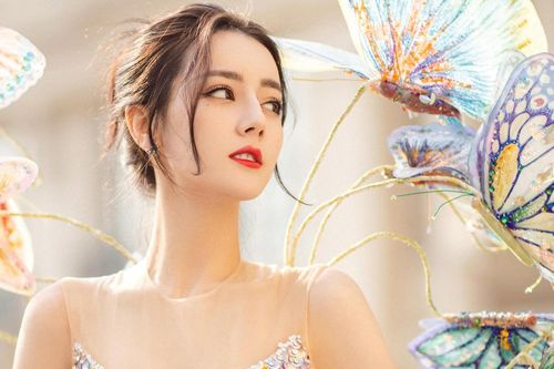 Địch Lệ Nhiệt Ba phủ sóng dịp Tết Nguyên đán 2021