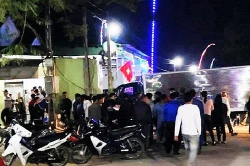 Nghệ An: Xe tải lao vào nhà dân khiến nhiều người nhập viện cấp cứu