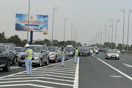 Ngày mùng 2 Tết, phương tiện tăng đột biến trên Vành đai 3 và phía nam Hà Nội