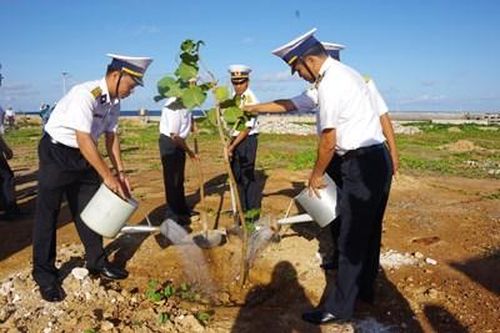 Cán bộ, chiến sĩ huyện đảo Trường Sa vui xuân, đón Tết Tân Sửu 2021
