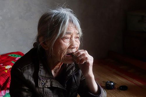 Cụ bà U90 'cạp đất mà ăn' duy nhất còn xót lại ở Vĩnh Phúc