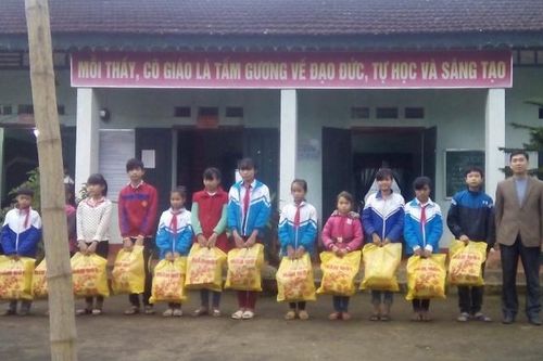Học trò Mường rộn ràng đón Tết