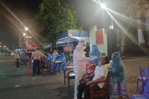 TP. HCM: Tiến hành lấy hơn 3.600 mẫu xét nghiệm Covid-19 ở nhà trọ, bến xe