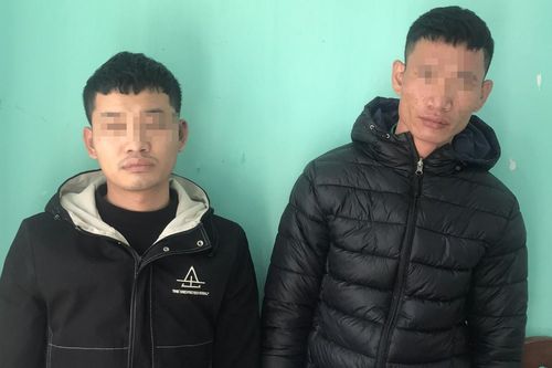 Bắt khẩn cấp nhóm thanh niên đánh 'vỡ miệng' người dân, đâm bị thương công an