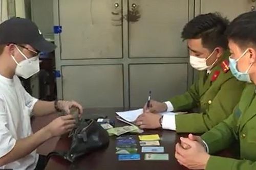 Công an Bắc Ninh trả lại hàng chục triệu đồng cho người đánh rơi