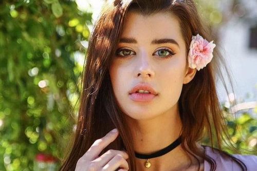 Hội chứng tiềm ẩn sau những đôi mắt hai màu mê hoặc
