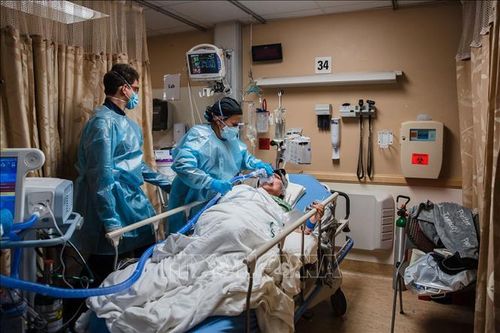 Lần đầu trong 100 ngày, số ca COVID-19 trung bình ngày ở Mỹ dưới 100.000