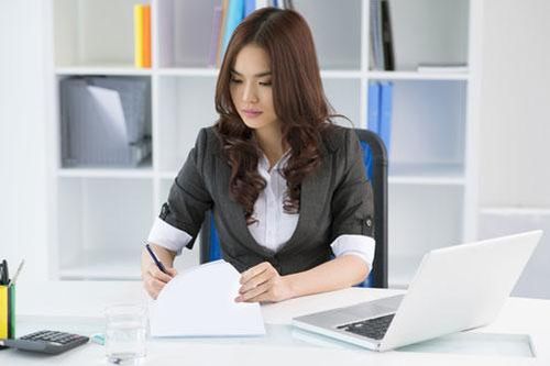 Ngồi văn phòng cả ngày bụng vẫn eo thon chỉ nhớ bí quyết này