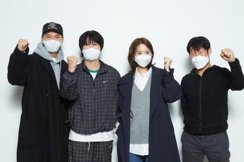 Yoona (SNSD) rạng rỡ bên Hyun Bin tại buổi đọc kịch bản