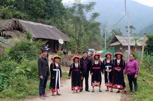 Lóng lánh Xuân về