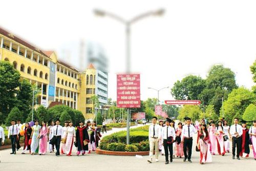 Đi đầu trong đổi mới căn bản và toàn diện Giáo dục