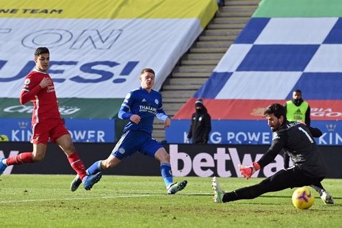 Kết quả Ngoại Hạng Anh: Tân binh mắc sai lầm, Liverpool thua ngược Leicester