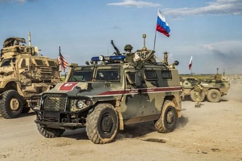 Quân đội Nga bắt đầu chuyển xe bọc thép tới Đông Syria để làm gì?