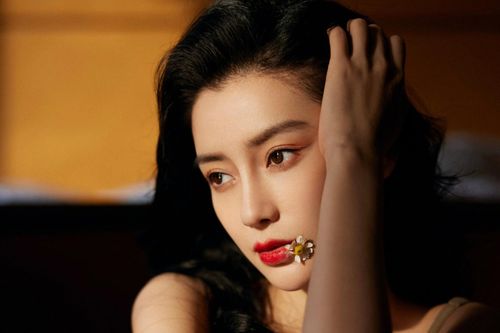 Angelababy đón lễ tình nhân một mình