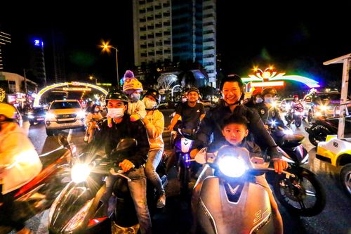 Nha Trang kẹt xe đêm mùng 3 Tết