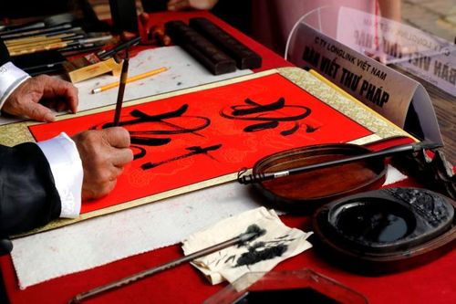 Xin chữ đầu Xuân thời… COVID