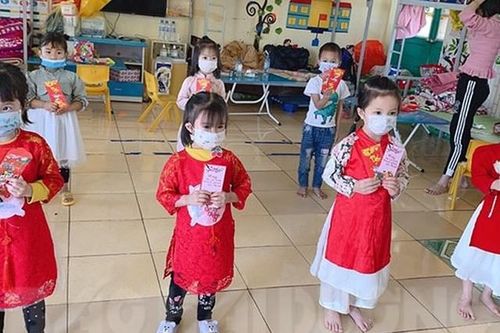 Hết hạn cách ly, 75 học sinh mầm non Hải Dương vui mừng về nhà ăn Tết